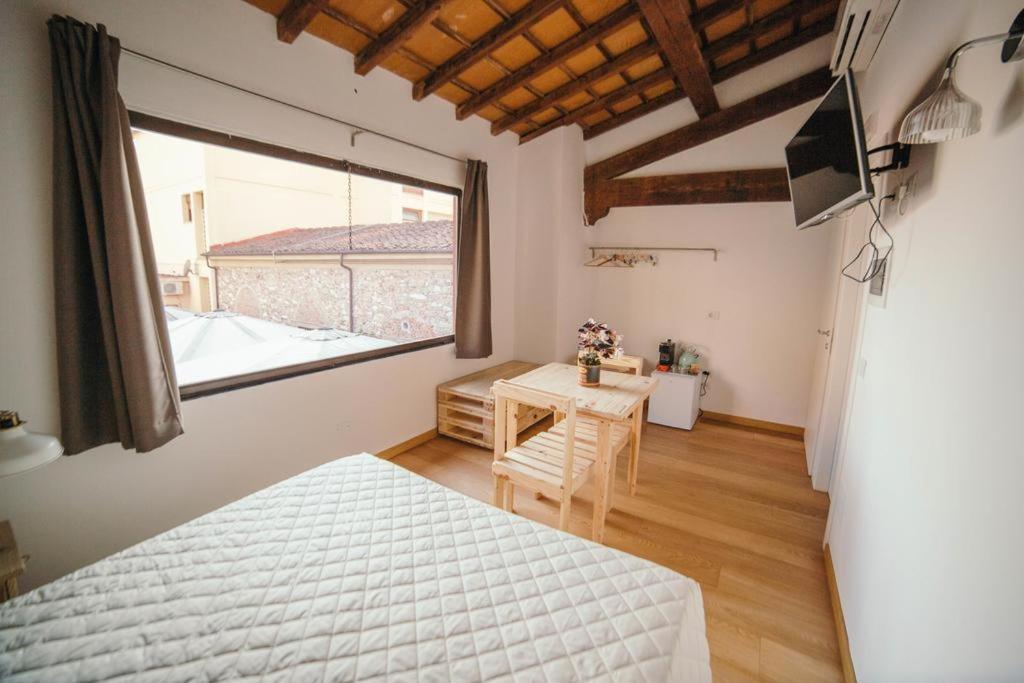 Le Camere Pietrasantine - Centro Storico Pietrasanta Quarto foto